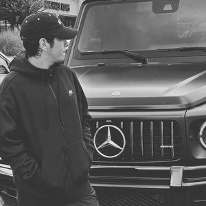 Meet your Posher, Sebastián